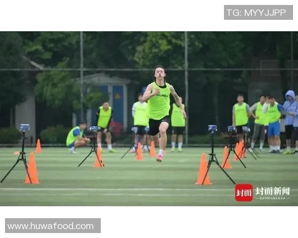 足球明星勇闯体能测试挑战极限展现运动员风采与实力